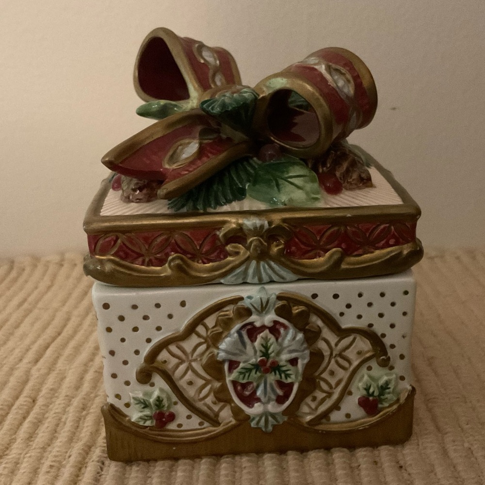 Fitz and Floyd Ceramic Box